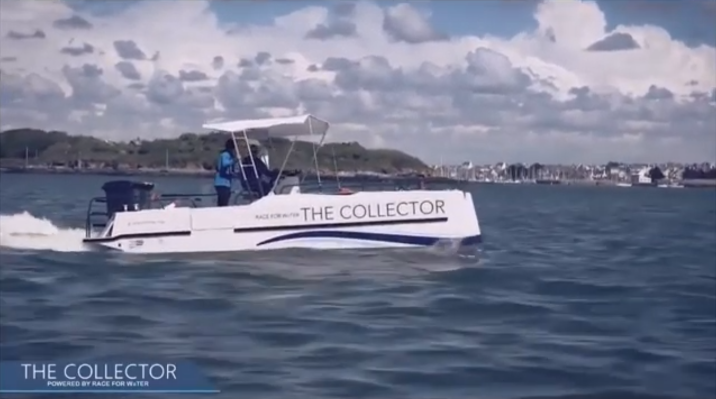 Its small size and design allow it to move easily in estuaries. Its engine is extremely sober.